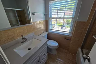 2573 Windbreak Dr, Alexandria, VA 22306 - Photo 8