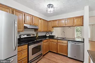 1582 Poplar Grove Dr, Reston, VA 20194 - Photo 4