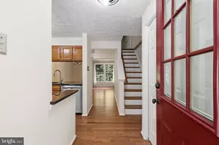 1582 Poplar Grove Dr, Reston, VA 20194 - Photo 2