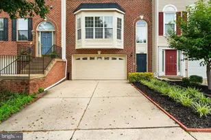 13280 Maple Creek Ln, Centreville, VA 20120 - Photo 4