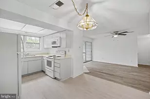 12102 Green Leaf Ct, Fairfax, VA 22033 - Photo 10