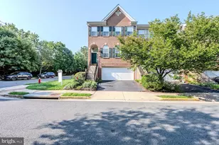 1718 Stuart Pointe Ln, Herndon, VA 20170 - Photo 2