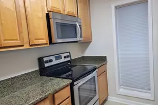 3178 Summit Square Dr, Oakton, VA 22124 - Photo 18