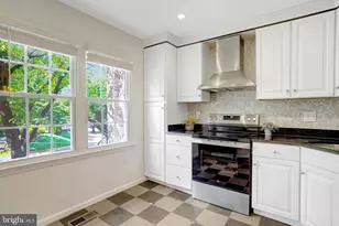 4356 Greenberry Ln, Annandale, VA 22003 - Photo 2