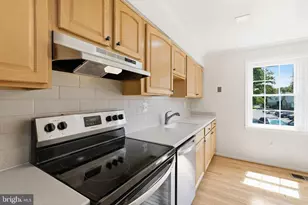 6002 Mardale Ln, Burke, VA 22015 - Photo 4