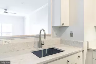 11326 Aristotle Dr, Fairfax, VA 22030 - Photo 12