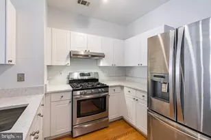 11326 Aristotle Dr, Fairfax, VA 22030 - Photo 8