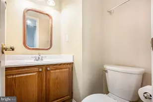 8002 Tanworth Ct, Springfield, VA 22152 - Photo 10