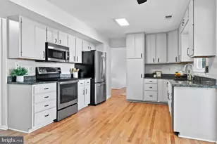 13384 Frinks Ct, Herndon, VA 20170 - Photo 24