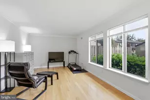 3114 Babashaw Ct, Fairfax, VA 22031 - Photo 4