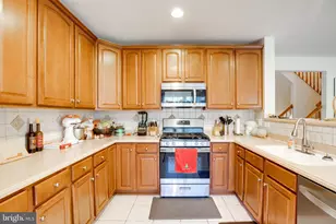 4594 Barringer Pl, Fairfax, VA 22030 - Photo 2