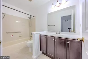 8200 Maple Ridge Ave, Springfield, VA 22153 - Photo 12