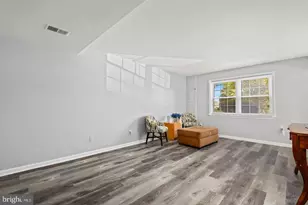 9904 Hagel Cir, Lorton, VA 22079 - Photo 6