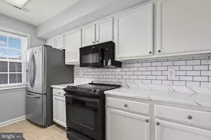 9904 Hagel Cir, Lorton, VA 22079 - Photo 12