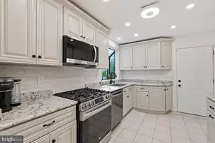 7023 Ashbury Dr, Springfield, VA 22152 - Photo 14