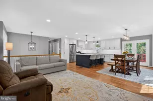 9801 Meadow Valley Dr, Vienna, VA 22181 - Photo 12