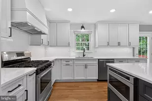 9801 Meadow Valley Dr, Vienna, VA 22181 - Photo 4