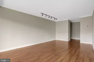 9731 Kings Crown Ct, Fairfax, VA 22031 - Photo 6