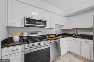 11924 Travistock Ct, Reston, VA 20191 - Photo 6