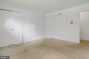 923 Harriman St, Great Falls, VA 22066 - Photo 32