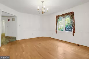 923 Harriman St, Great Falls, VA 22066 - Photo 6