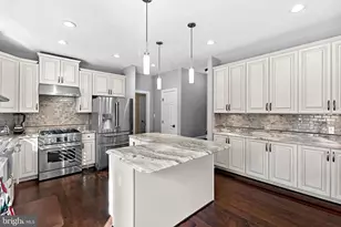 8138 Rondelay Ln, Fairfax Station, VA 22039 - Photo 18