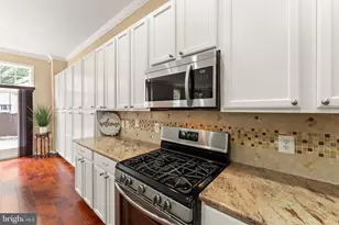 8352 Middle Ruddings Dr, Lorton, VA 22079 - Photo 6