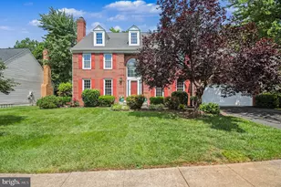 811 Autumn Breeze Ct, Herndon, VA 20170 - Photo 2