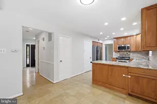 7316 Walnut Knoll Dr, Springfield, VA 22153 - Photo 10