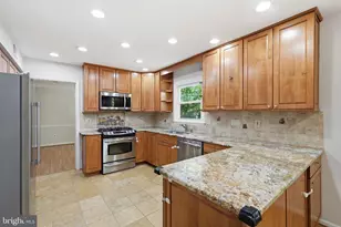 7316 Walnut Knoll Dr, Springfield, VA 22153 - Photo 12