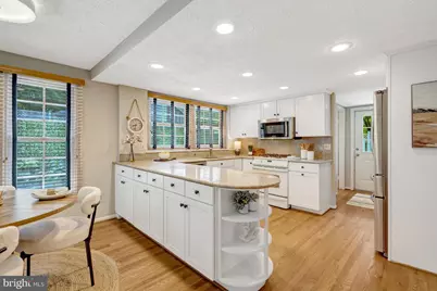 7809 Roundabout Way, Springfield, VA 22153 - Photo 6