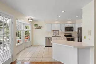 7441 Heatherfield Ln, Alexandria, VA 22315 - Photo 8
