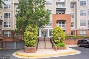 2720 Bellforest Ct, Vienna, VA 22180 - Photo 4