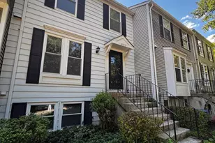 11013 Barton Hill Ct, Reston, VA 20191 - Photo 2