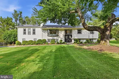 805 Golden Arrow Street, Great Falls, VA 22066 - Photo 2