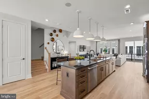 2 Curiosity Dr, Herndon, VA 20171 - Photo 4
