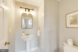 8026 Kidwell Town Ct, Vienna, VA 22182 - Photo 6