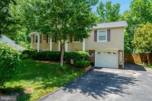 13004 Maple View Ln, Fairfax, VA 22033 - Photo 2