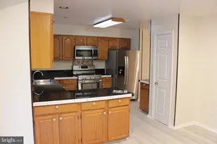 9685 Woodhenge Ct, Burke, VA 22015 - Photo 8