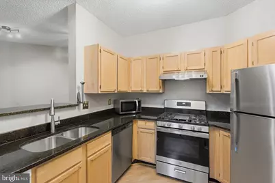 13085 Autumn Woods Way #105, Fairfax, VA 22033 - Photo 16