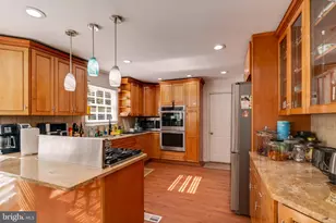 2906 Cedar Ln, Vienna, VA 22180 - Photo 12