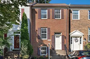 2762 Stone Hollow Dr, Vienna, VA 22180 - Photo 1