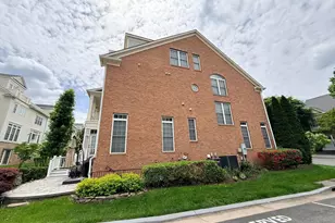 8880 Olive Mae Cir, Fairfax, VA 22031 - Photo 2