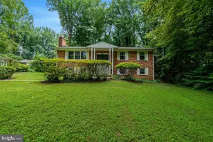 5315 Summit Dr, Fairfax, VA 22030 - Photo 2