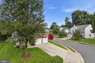 3738 Freehill Ln, Fairfax, VA 22033 - Photo 4