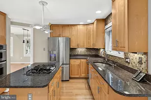 11201 Pavilion Club Ct, Reston, VA 20194 - Photo 28