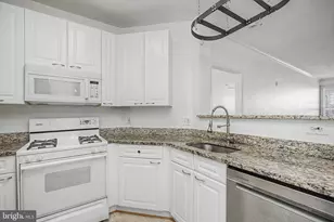 2711 Bellforest Ct, Vienna, VA 22180 - Photo 6