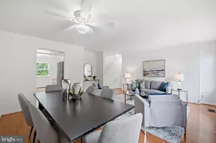14814 Haymarket Ln, Centreville, VA 20120 - Photo 10