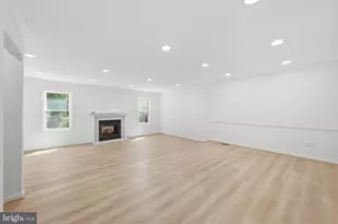 10153 Turnberry Pl, Oakton, VA 22124 - Photo 10