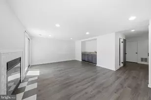 10153 Turnberry Pl, Oakton, VA 22124 - Photo 4